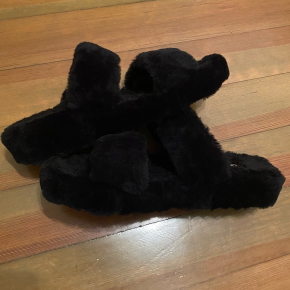 UGG Fuzz Yeah Slides Black Sz 8 - Picture 4 of 5